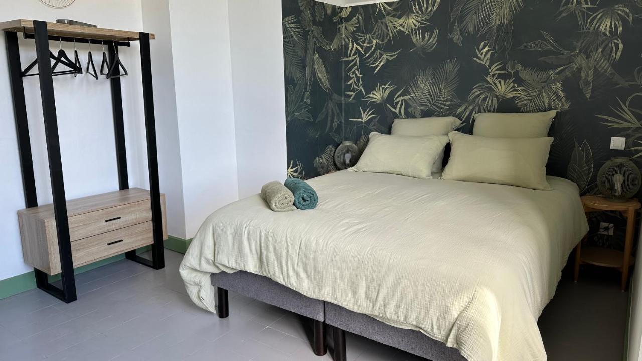 Chambre Tropicale Au Domaine De L'Aven Villeneuve-Minervois Dış mekan fotoğraf